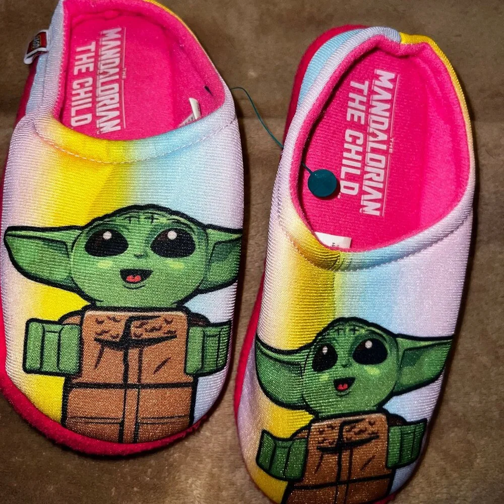 Lego‎ The Mandalorian The Child Slippers Yoda Star Wars Youth Sz 13/1 Pink S01